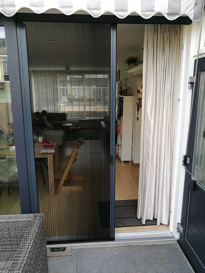 Schuifpui met bijpassende hordeur.